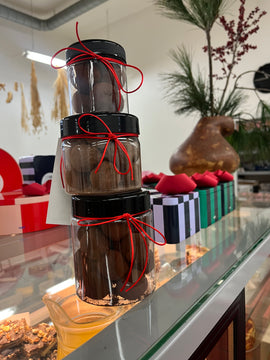 Baltojo šokolado triufeliai su džiovintais baravykais ir lazdyno riešutais