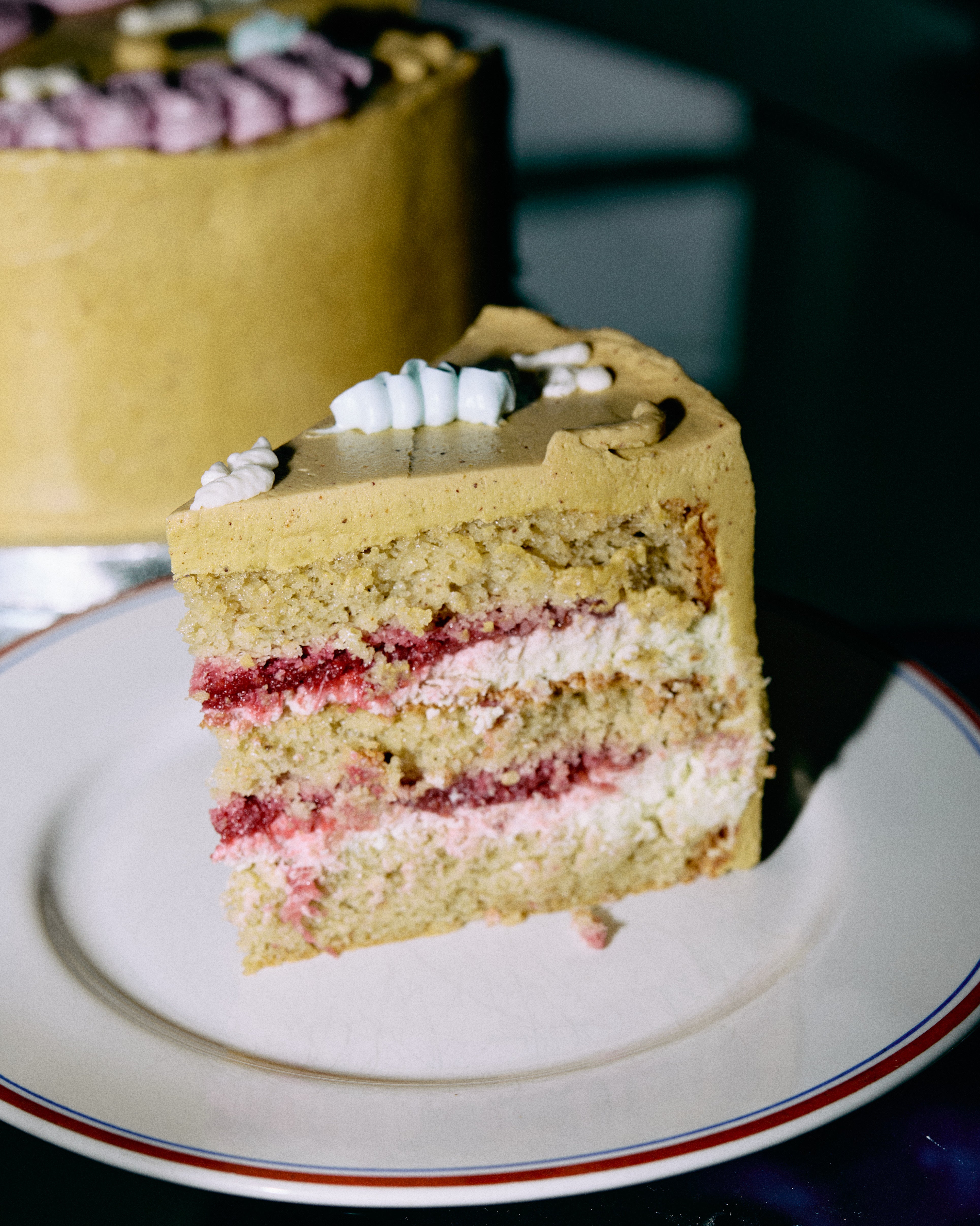 Pistacijų ir aviečių tortas